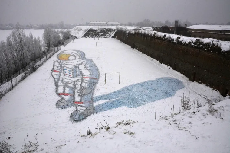 3D astronaut u snijegu