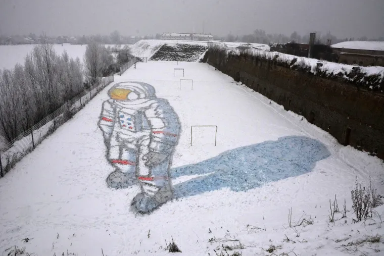 3D astronaut u snijegu
