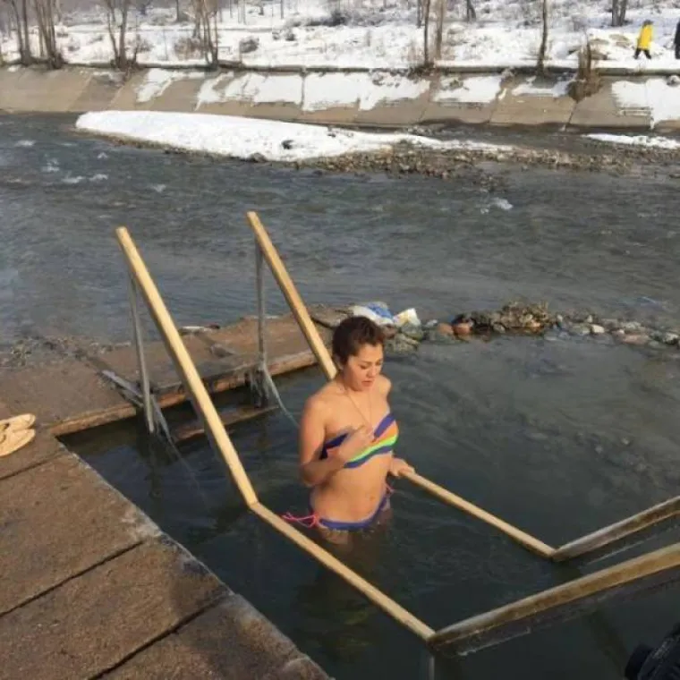 HRABRE DO GOLE KOŽE: Ruskinje skinule sve sa sebe da vidite svu rasko&scaron; njihove odvažnosti