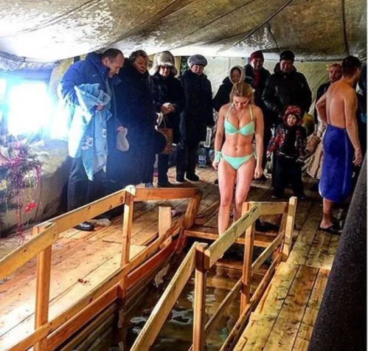 HRABRE DO GOLE KOŽE: Ruskinje skinule sve sa sebe da vidite svu rasko&scaron; njihove odvažnosti