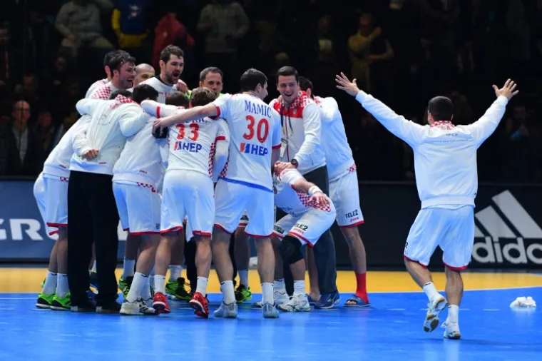 &Scaron;PANJOLCI U OČAJU, HRVATI U EUFORIJI: Pogledajte kako su Kauboji dočekali kraj utakmice