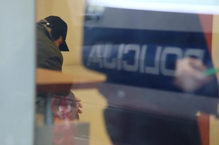 PLJAČKA BANKE U ZAGREBU: Pogledajte uhićenje muškarca koji se tereti za razbojništvo