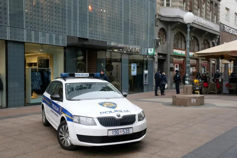 PLJAČKA BANKE U ZAGREBU: Pogledajte uhićenje muškarca koji se tereti za razbojništvo