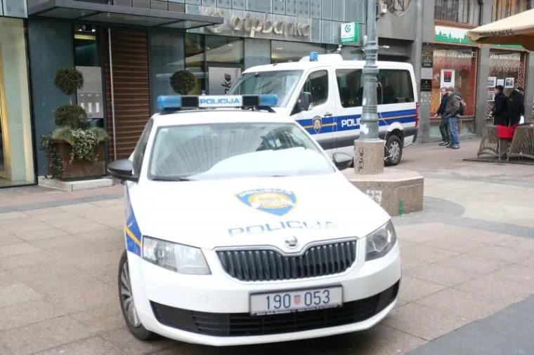 PLJAČKA BANKE U ZAGREBU: Pogledajte uhićenje muškarca koji se tereti za razbojništvo