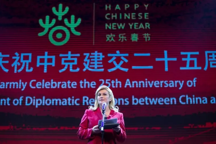 Sinoć je održana proslava Kineske nove godine i 25. godi&scaron;njice uspostave diplomatskih odnosa između Narodne Republike Kine i Republike Hrvatske u Koncertnoj dvorani Vatroslava Lisinskog. Proslavi je prisustvovala predsjednica Kolinda Grabar-Kitarović.