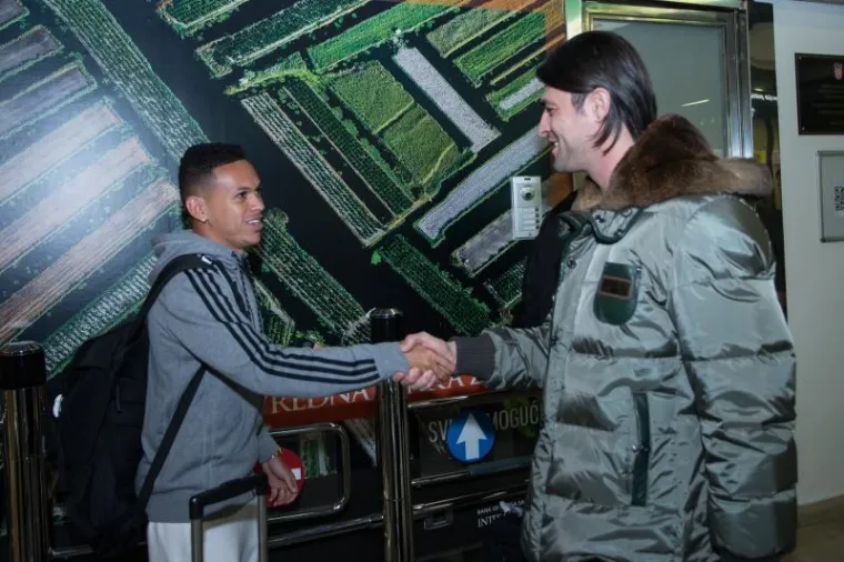NOVO DINAMOVO POJAČANJE SLETJELO U ZAGREB: Brazilski veznjak nova je akvizijaca Modrih