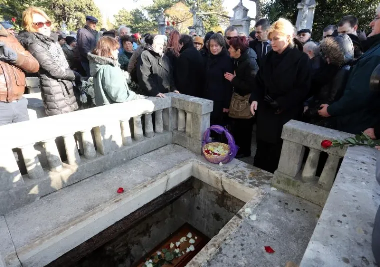 Serafin Sabol rodio se 30. kolovoza 1946. u Ivanovcu u blizini Čakovca. Franjevac je od 1963. godine, a za svećenika je zaređen 1972. godine u Zagrebu. U Sveti&scaron;tu Majke Božje Trsatske služio je vi&scaron;e od tri desetljeća, a djelovao je kao vikar, ekonom i gvardijan.
 Nadaleko je bio poznat po svojim organizacijskim sposobnostima u pripremi raznih događaja, hodoča&scaron;ća i građevinskih pothvata. Pokrenuo je i vodio obnovu trsatske crkve i samostana, izgradnju Marijina perivoja uz samostan, Pastoralnog centra tog sveti&scaron;ta i aule pape Ivana Pavla II., a najzaslužniji je za organizaciju posjeta pape Ivana Pavla II. Rijeci i Sveti&scaron;tu na Trsatu 2003. godine.
 Serafin Sabol dobitnik je Nagrade Primorsko-goranske županije za životno djelo 2015. godine.