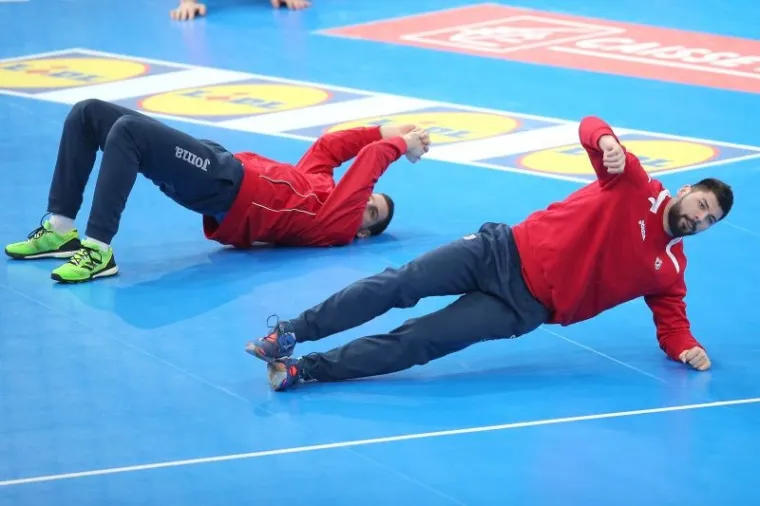 KAUBOJI ODRADILI POSLJEDNJI TRENING: Pogledajte kako se rukometa&scaron;i spremaju za Norve&scaron;ku