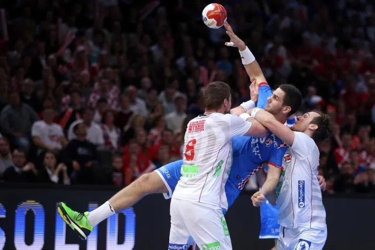 Žestoka borba na utakmici Hrvatske i Norve&scaron;ke u polufinalu Svjetskog prvenstva.