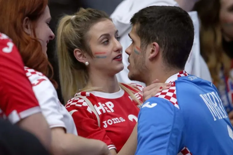 I DJECA SU PLAKALA: Ove fotografije najbolje dočaravaju tugu rukometa&scaron;a nakon poraza od Norve&scaron;ke