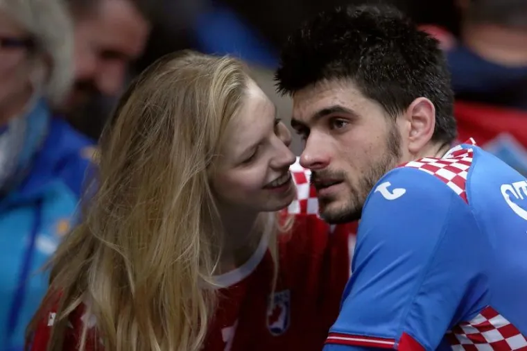 I DJECA SU PLAKALA: Ove fotografije najbolje dočaravaju tugu rukometa&scaron;a nakon poraza od Norve&scaron;ke