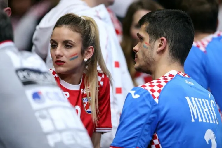 I DJECA SU PLAKALA: Ove fotografije najbolje dočaravaju tugu rukometa&scaron;a nakon poraza od Norve&scaron;ke