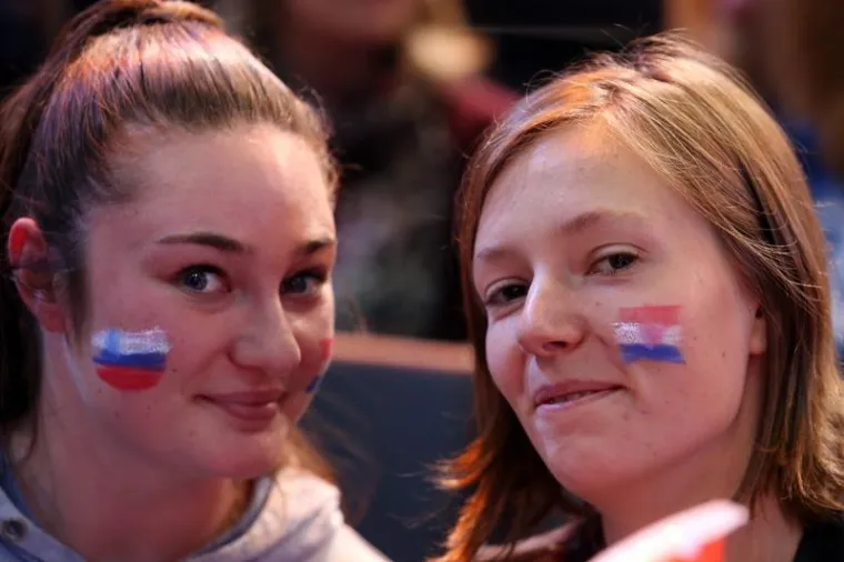 CRVENO-BIJELE TRIBINE: Cico Kranjčar među navijačima na utakmici Hrvatska-Slovenija