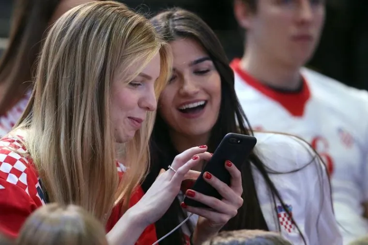 CRVENO-BIJELE TRIBINE: Cico Kranjčar među navijačima na utakmici Hrvatska-Slovenija