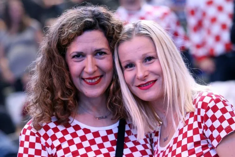 CRVENO-BIJELE TRIBINE: Cico Kranjčar među navijačima na utakmici Hrvatska-Slovenija