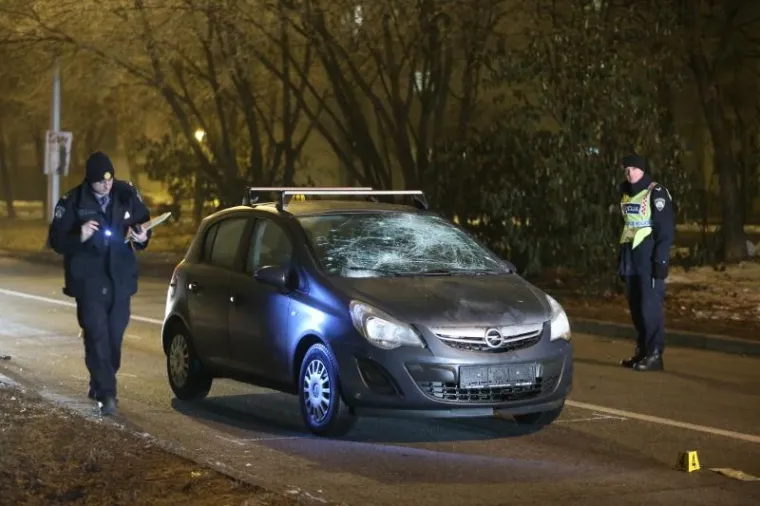 TE&Scaron;KA PROMETNA NESREĆA U ZAGREBU: Na dvojicu policajaca naletio automobil