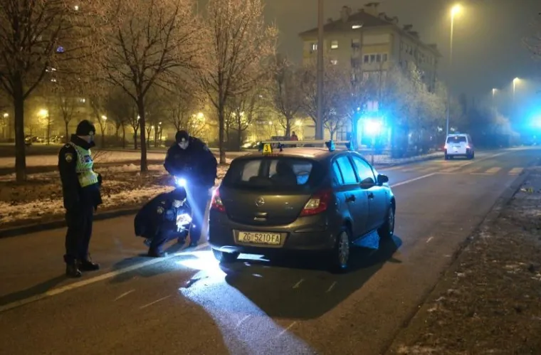 TE&Scaron;KA PROMETNA NESREĆA U ZAGREBU: Na dvojicu policajaca naletio automobil