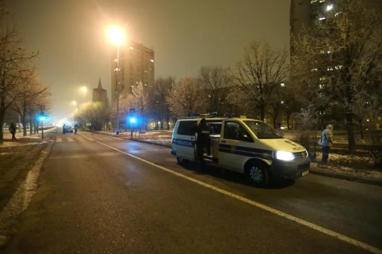 TE&Scaron;KA PROMETNA NESREĆA U ZAGREBU: Na dvojicu policajaca naletio automobil
