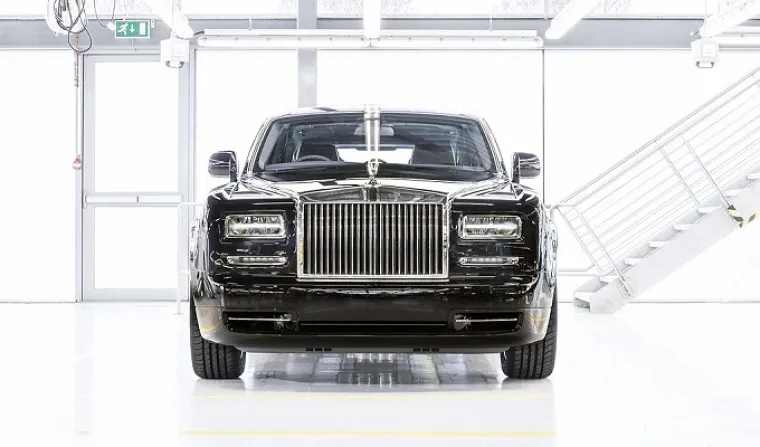 LJEPOTA JE U SVAKOM DETALJU: Zavirite u posljednji primjerak Rolls-Royceova Phantoma VII