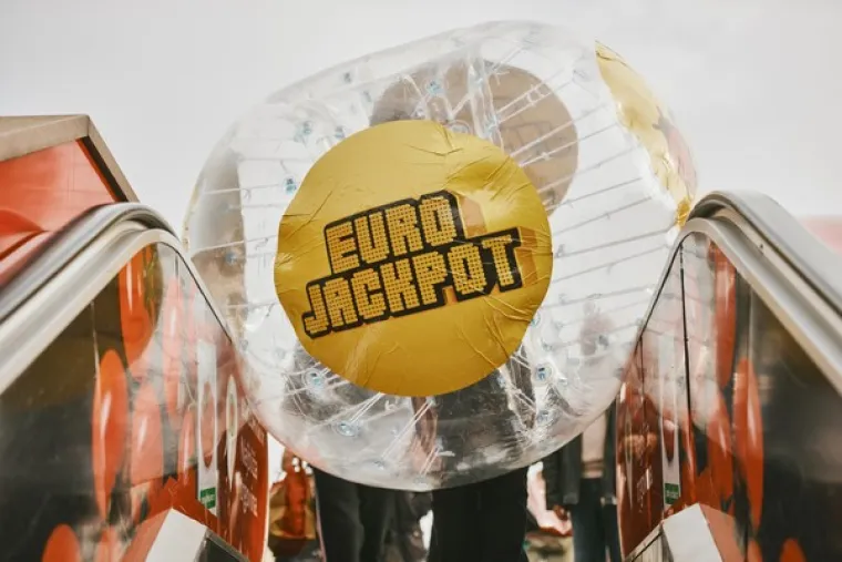 Neuspjeli pokušaj ulaska Loptice u Importane Centar, naposljetku se ugurala :)