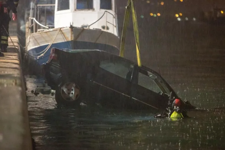 TRAGEDIJA U RIJEČKOJ LUCI: Sletio automobilom u more i utopio se