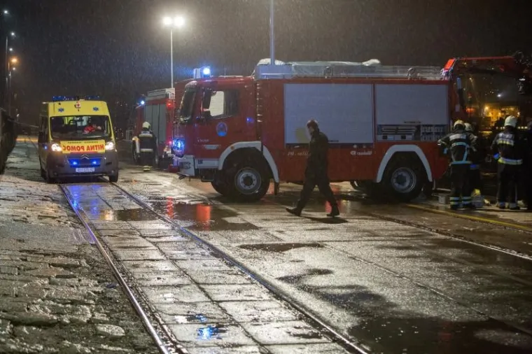 TRAGEDIJA U RIJEČKOJ LUCI: Sletio automobilom u more i utopio se