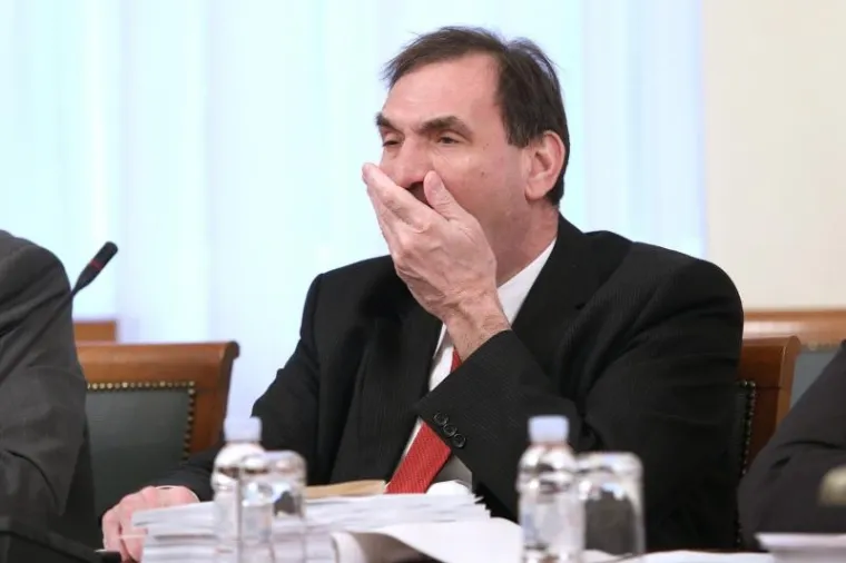 UHVAĆEN NA DJELU: Kako je SDP-ov zastupnik drijemao na sjednici saborskog odbora