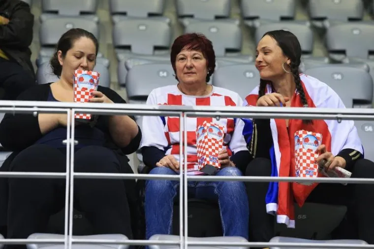 &Scaron;PANJOLCI POHARALI TRIBINE: Pogledajte kakvu su atmosferu priredili Osječani za Davis Cup