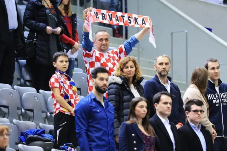 &Scaron;PANJOLCI POHARALI TRIBINE: Pogledajte kakvu su atmosferu priredili Osječani za Davis Cup