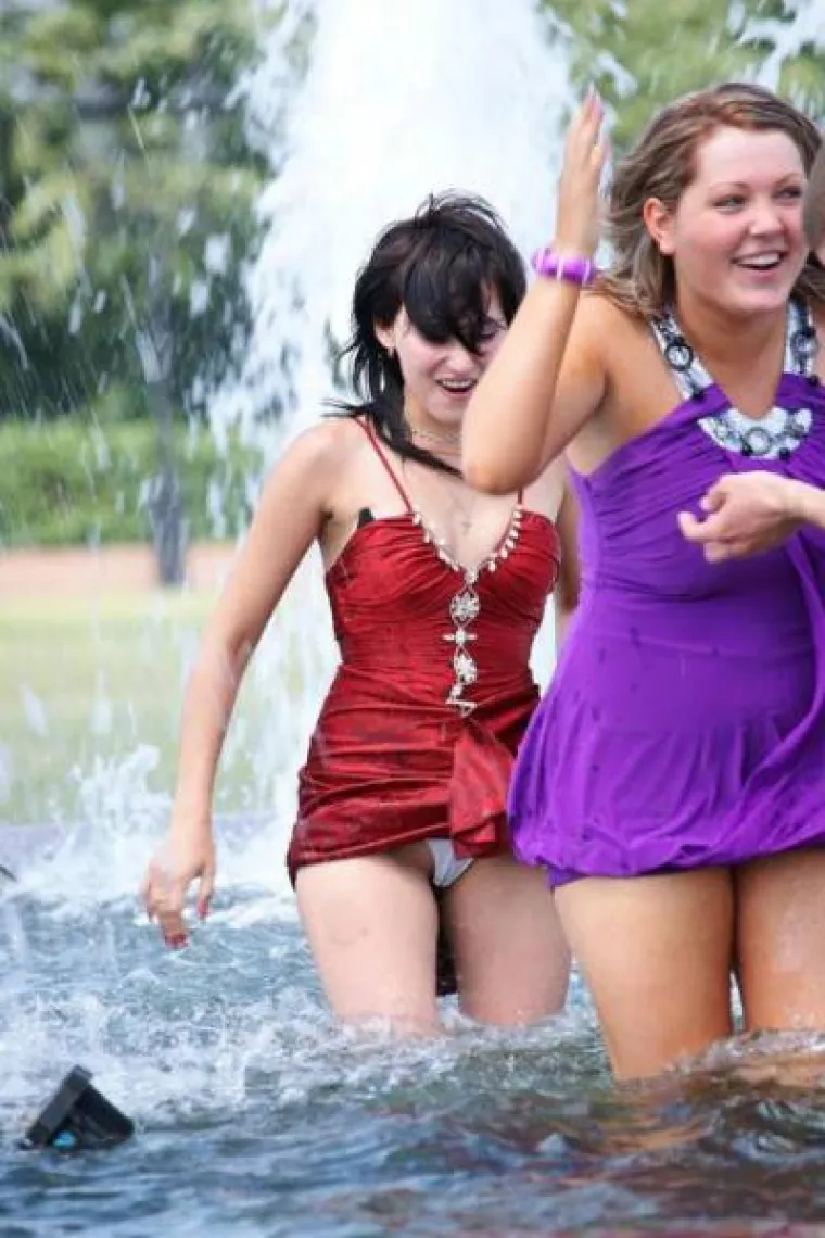 ZABORAVILE DA NOSE PREKRATKE SUKNJE: Pokazale previ&scaron;e ili ba&scaron; onoliko koliko su htjele?