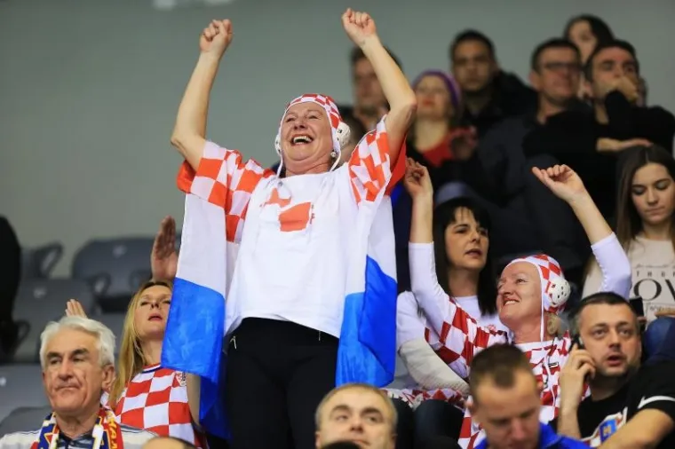 OSIJEK JE POLOŽIO ISPIT: Velika borba Hrvatske i Španjolske u parovima oduševila domaćina