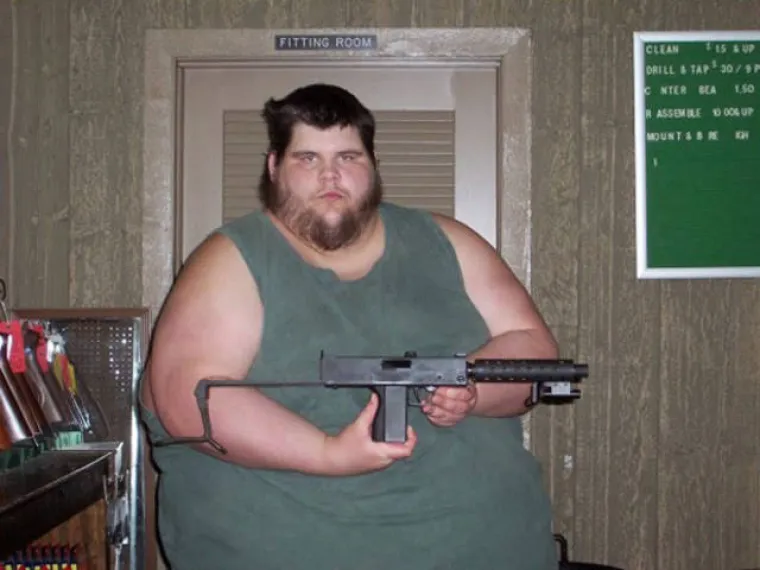 A JADNI... Naoružali se do zuba i stali na branik svojeg djevičanstva, nitko ga neće ni taknuti!