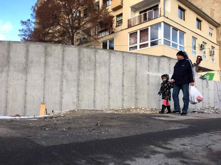 Zid u Kosovskoj Mitrovici