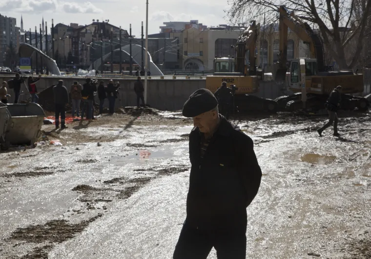 Zid u Kosovskoj Mitrovici