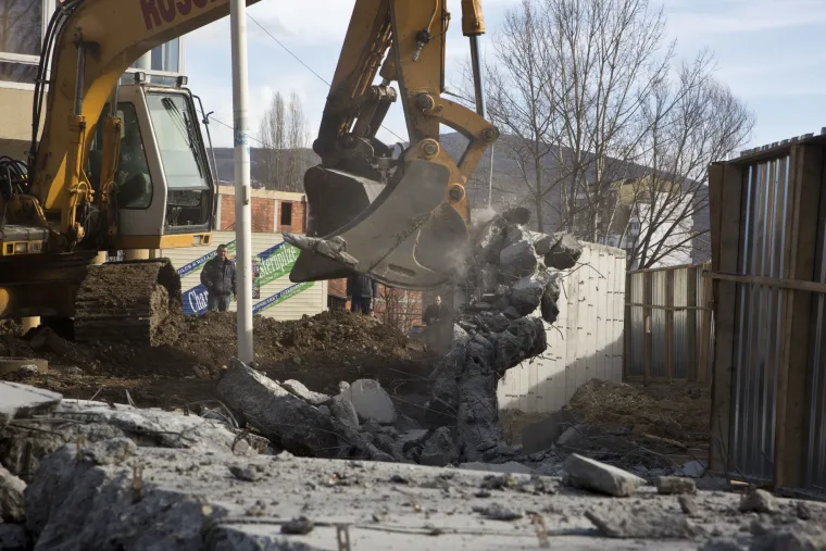 Zid u Kosovskoj Mitrovici