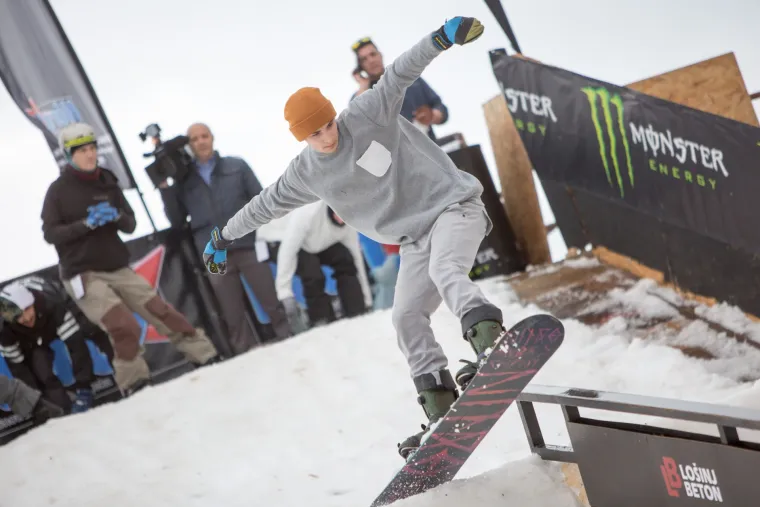 Carnival Snowboard Session