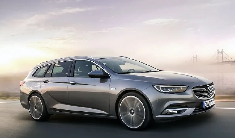 Sigurnosna oprema očekivano je bogata, a isto vrijedi i za niz dodataka koji olakšavaju svakodnevicu korištenja vozila.