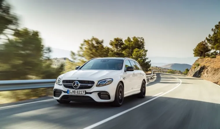 Karavan težak oko dvije tone do 100 km/h dojuri za 3,5 sekundi.