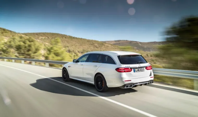 MERCEDES-AMG E 63 S: Savr&scaron;eni spoj sporta&scaron;a i obiteljskog automobila