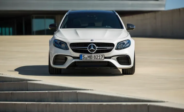 MERCEDES-AMG E 63 S: Savr&scaron;eni spoj sporta&scaron;a i obiteljskog automobila