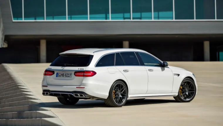 MERCEDES-AMG E 63 S: Savr&scaron;eni spoj sporta&scaron;a i obiteljskog automobila