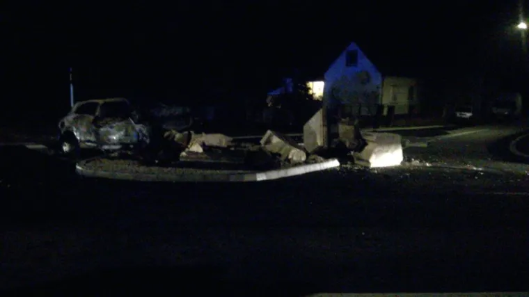 Ne&scaron;to prije 22 sata u Kotoribiu  Ulici kralja Tomislava dogodila se te&scaron;ka prometna nesreća u kojoj je poginula mlada vozačica udari&scaron;vi u raspelo.