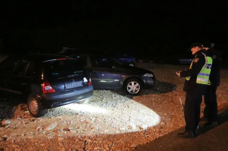 &Scaron;ibenik: Osobni automobil sletio u provaliju