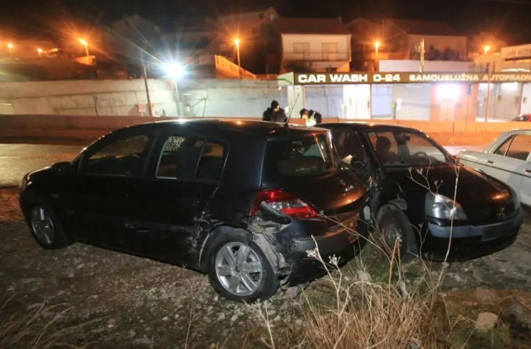 &Scaron;ibenik: Osobni automobil sletio u provaliju