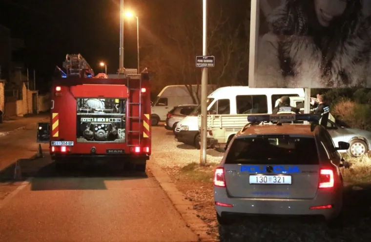 &Scaron;ibenik: Osobni automobil sletio u provaliju