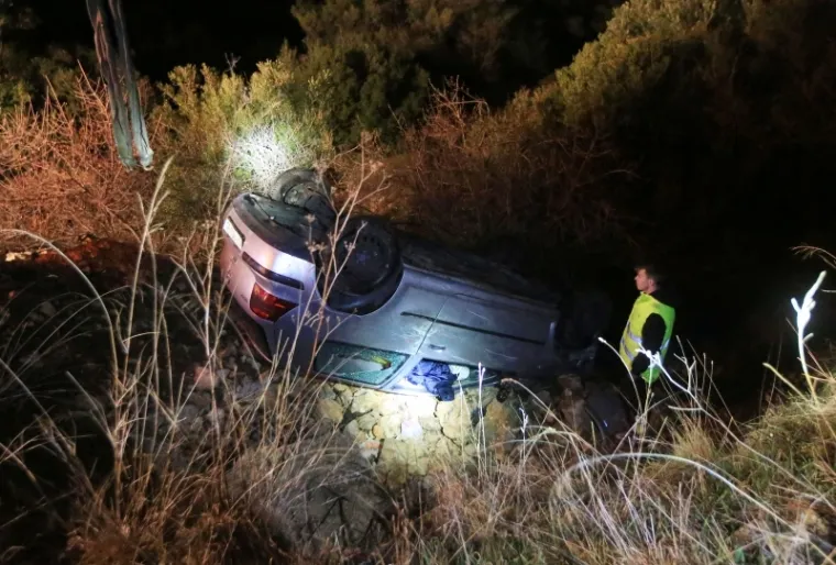&Scaron;ibenik: Osobni automobil sletio u provaliju