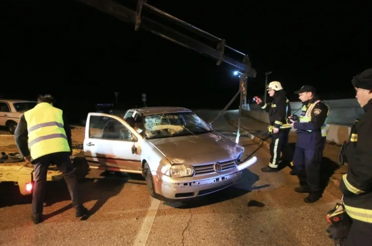&Scaron;ibenik: Osobni automobil sletio u provaliju