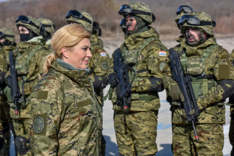 Predsjednica obi&scaron;la vojni kamp u Udbini