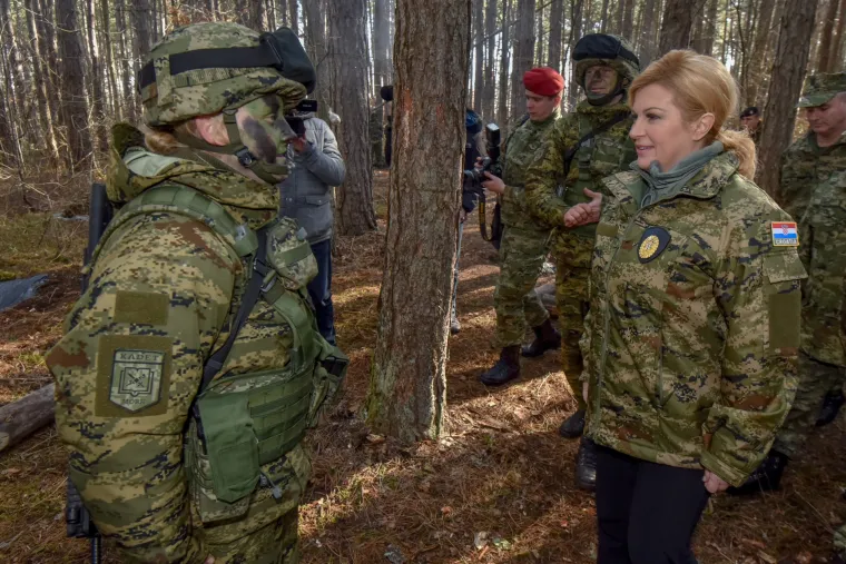 Predsjednica obi&scaron;la vojni kamp u Udbini