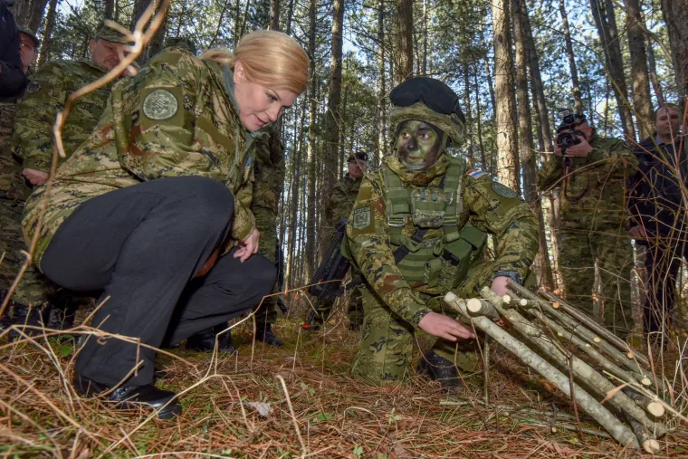 Predsjednica obi&scaron;la vojni kamp u Udbini
